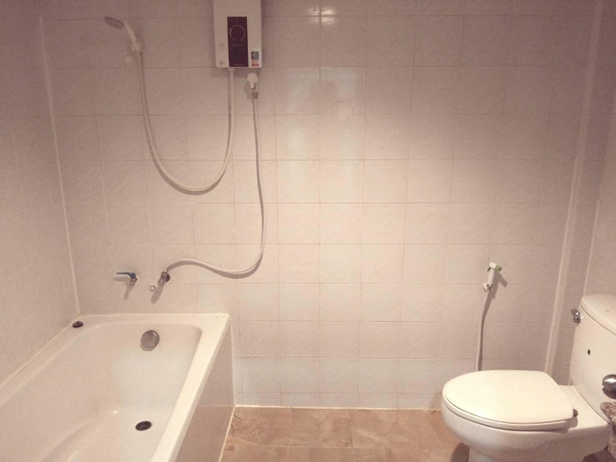Bathroom 4, Golden Inn Hotel, Muang Chachoengsao