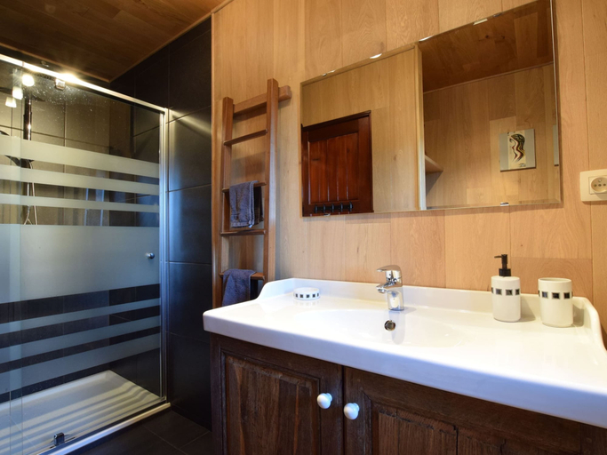 Bathroom 4, Very Welcoming and Cosy Chalet, Namur
