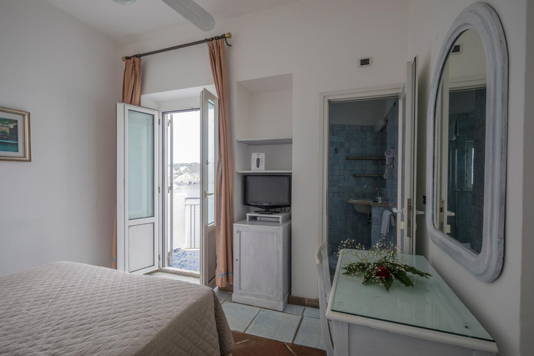 Bedroom 2, Hotel Gennarino A Mare, Latina