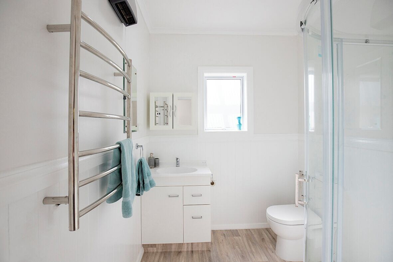 Bathroom 2, Cliffscapes Holiday House, Buller