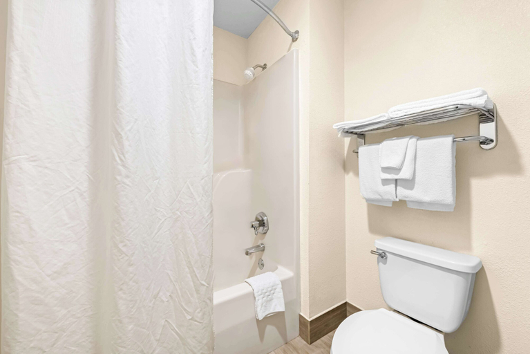Bathroom 4, Best Western Inn, Chilton