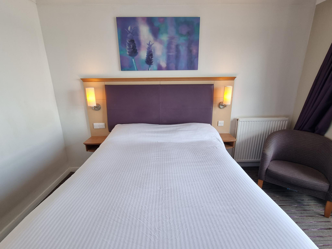 Bedroom 2, Willen Lodge Hotel, Milton Keynes