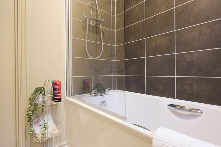 Bathroom 3, Stylish Flat With Sofa Bed in Malmesbury, Wiltshire