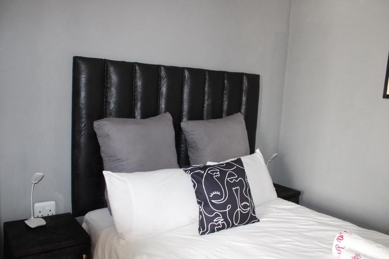 Bedroom 2, Kwa Benz Bed and breakfast, Chris Hani