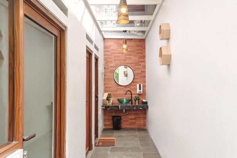 Bathroom 5, Calma Coliving at Bintaro, Tangerang Selatan , Tangerang Selatan