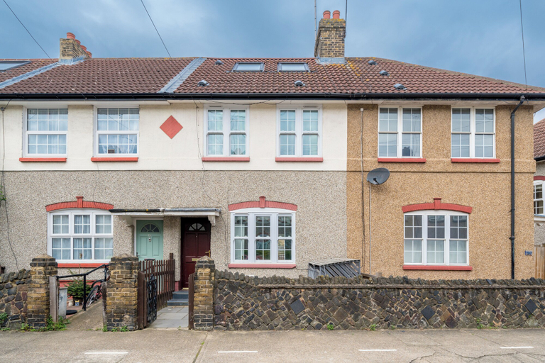 Exterior & Views, Elegant 3Bedroom Retreat, London