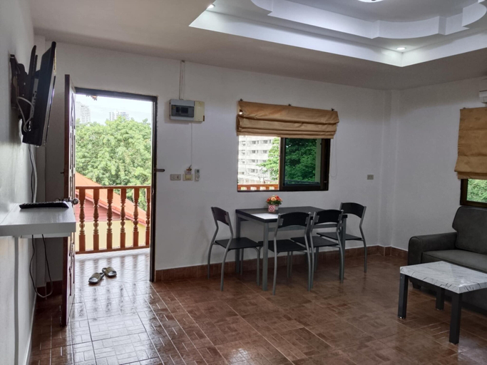 Others 4, Phratamnak Inn, Pattaya