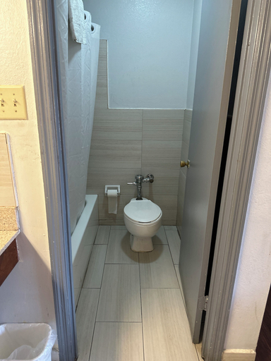 Bathroom, johns motel, Montgomery