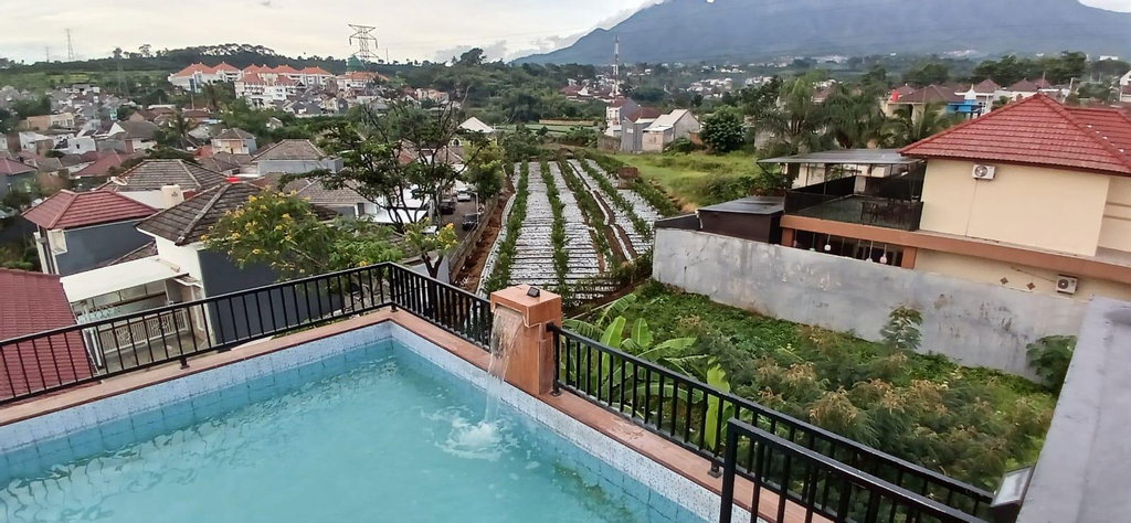 Swimming pool 2, Villa Nursery Syariah (10 kamar), Malang