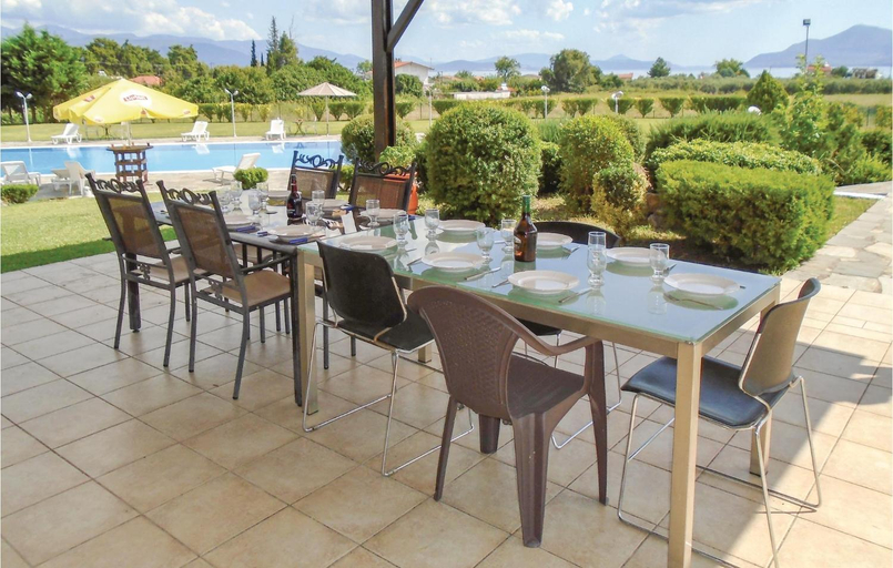 Food & Drinks, Awesome Home In Kamena Vourla, Central Greece