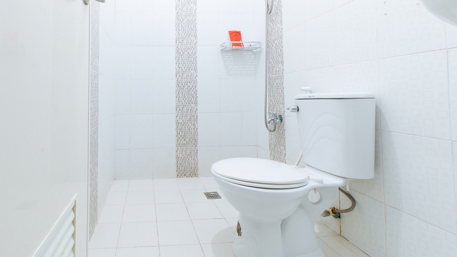 Bathroom 5, RedDoorz @ A&F C5 Pinagsama Taguig, Taguig