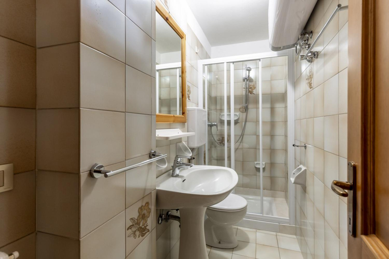 Bathroom 2, Des Alpes 3, Trento