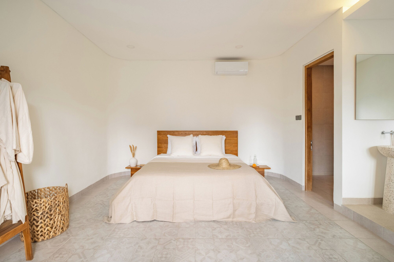 Bedroom 2, OriVista Luxe Boutique Villa in Canggu- Sky View, Badung