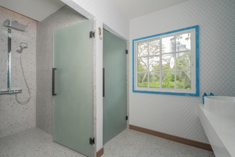 Bathroom 4, Sea of Love Suite Cafe Pattaya, Sattahip