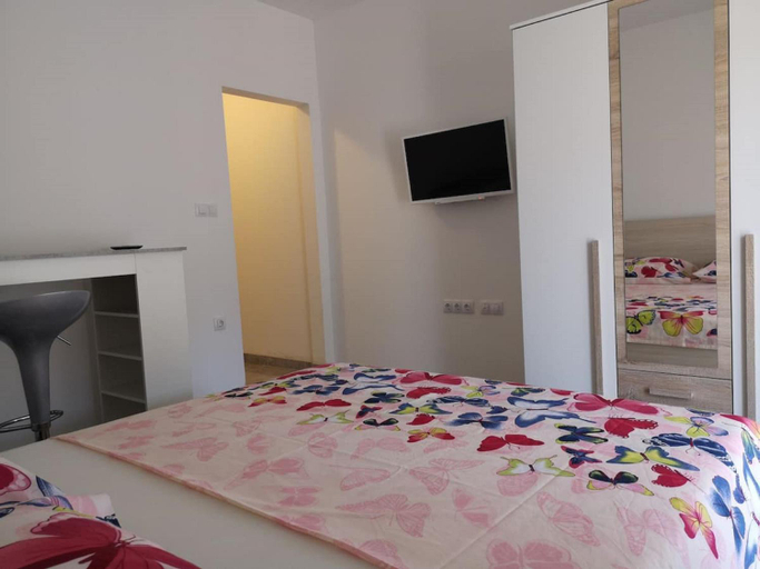 Others 5, Apartments Dzeki, Split