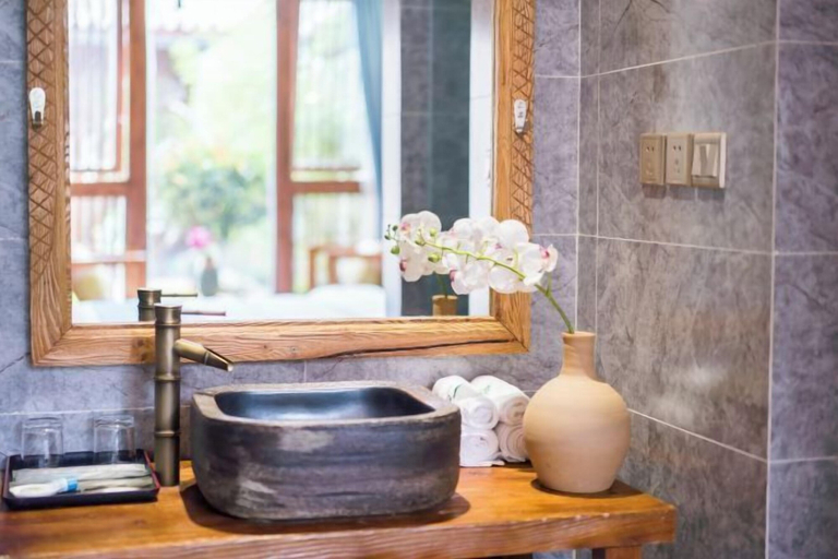 Bathroom 5, Yuetu Shishanju, Lijiang Ancient City, Lijiang