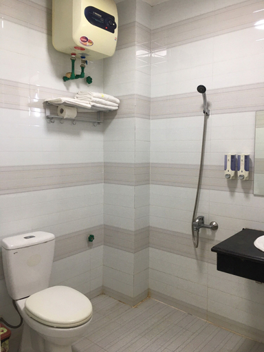 Bathroom 3, Cao Bang Loop Hostel, Cao Bằng