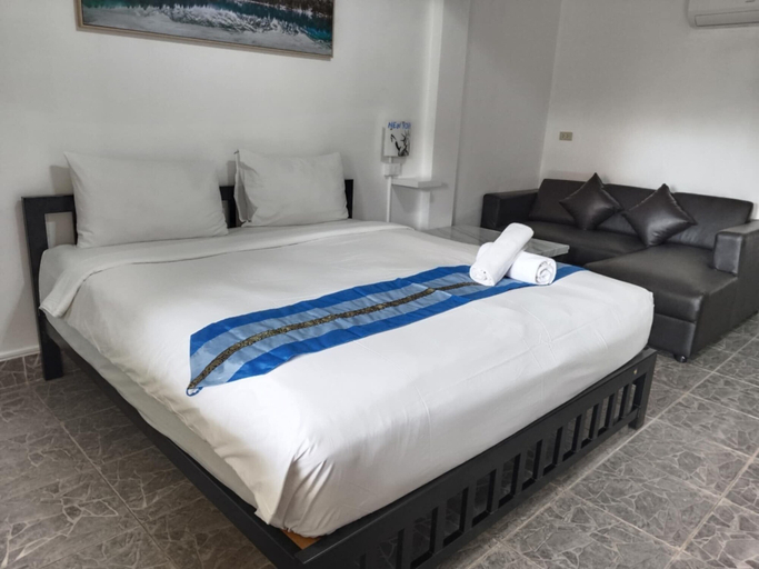 Bedroom 3, Phratamnak Inn, Pattaya