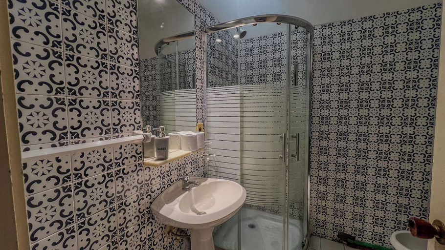Bathroom 4, Viajero Colonia Hostel, n.a540