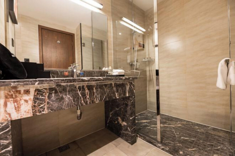 Bathroom 4, Meridian Hotel, Chongqing
