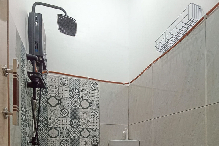 Bathroom 3, JM Tuparev Mitra RedDoorz, Karawang