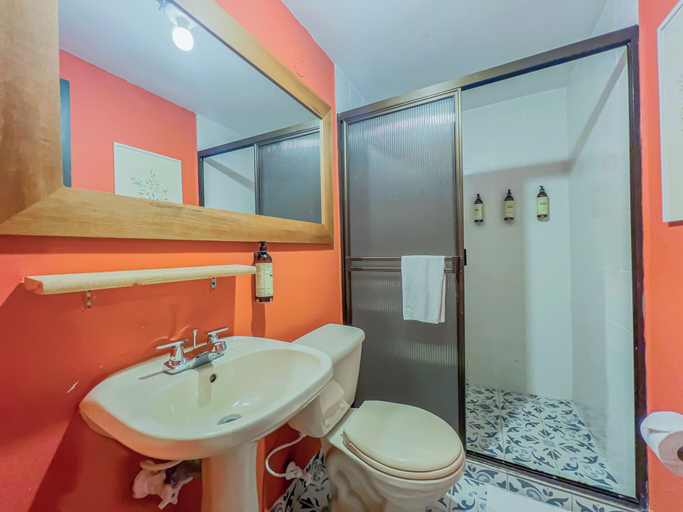 Bathroom 4, Socialtel Provenza Medellin, Medellín