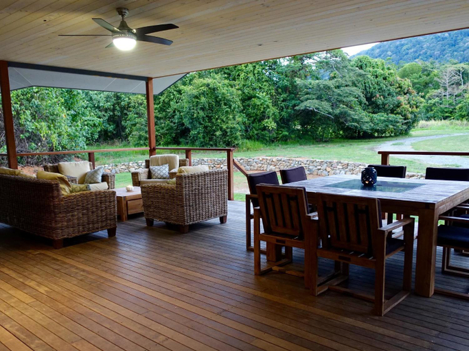 Food & Drinks, Coconut Beach House on the Coral Sea, Douglas