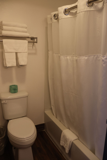 Bathroom 4, Super 8 by Wyndham Price, Carbon