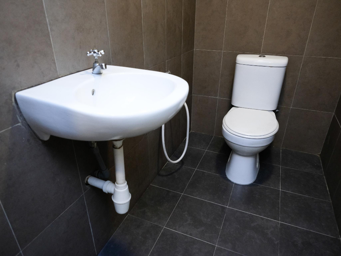 Bathroom 4, The Fern Lodge (Sanitized Stay), Johor Bahru