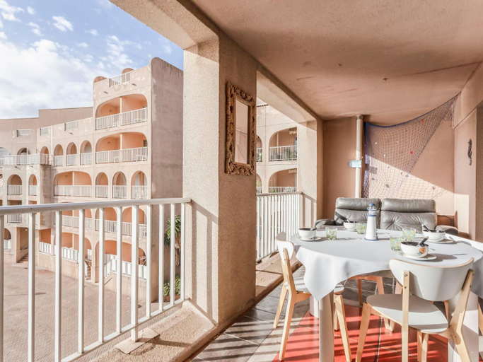 Food & Drinks, Apartment Port de La Gavine-28 by Interhome, Var