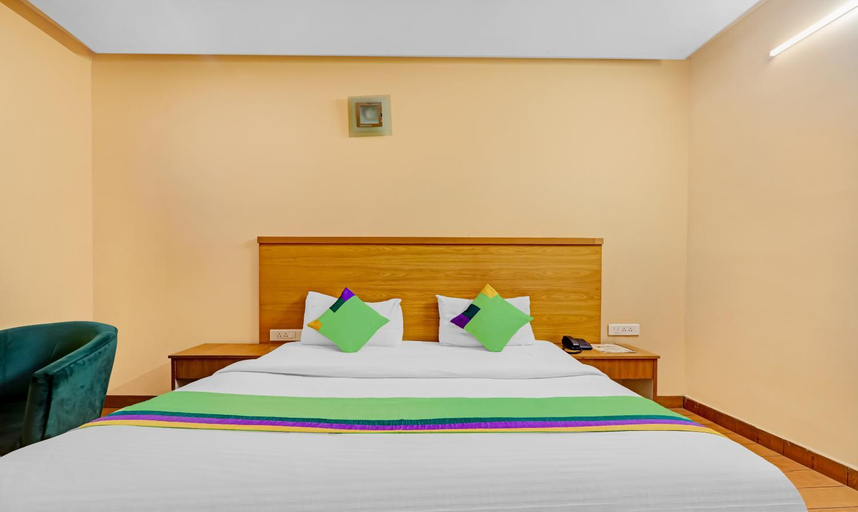 Bedroom 2, Hotel Golden Heights, Agra
