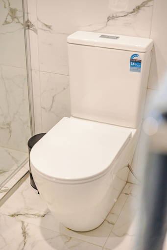 Bathroom 4, StayAU 4BR Lakeside Retreat in Seabrook, Melbourne