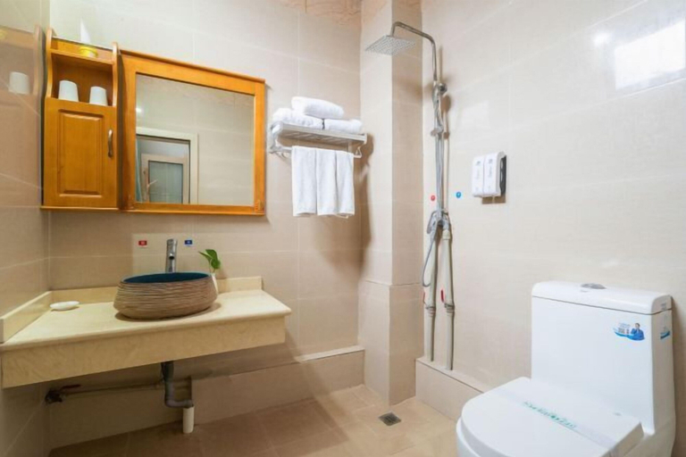 Bathroom 3, Wuyuan Bohaiyuan Hot Spring Hotel, Dali Bai