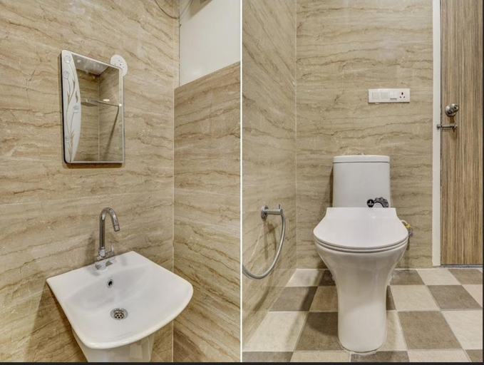Bathroom, Hotel Hallmark, Alwar