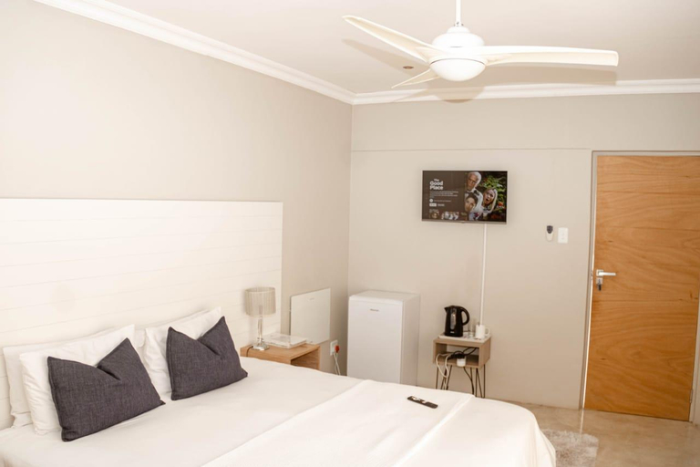 Bedroom 2, Amabwe Guesthouse, Cacadu