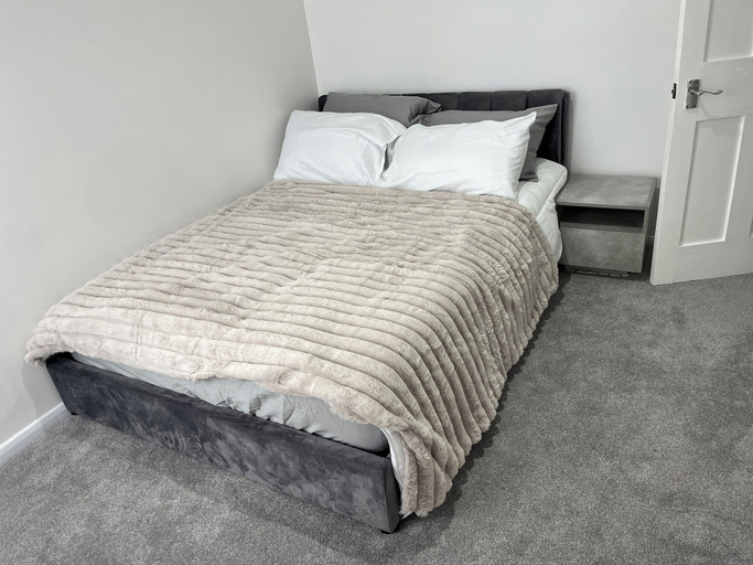 Room 5, 3 Bed House - Sleeps 5 - Garden - Parking - Wifi, Kent