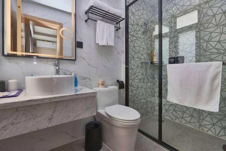Bathroom 4, Rust Hotel (Beijing National Exhibition Center Yonghe Temple Subway Station Branch), Beijing