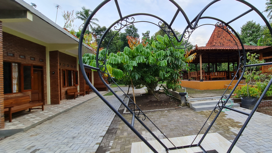 Exterior & Views 15
