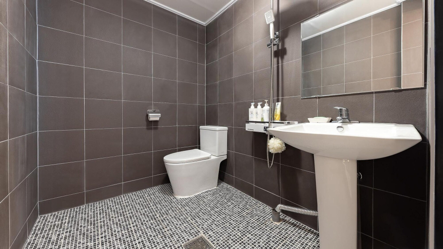 Bathroom 3, Gapyeong Playkids Pension, Gapyeong