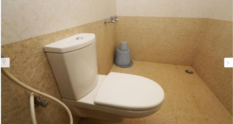 Bathroom, HOTEL BHARANI, Kanniyakumari