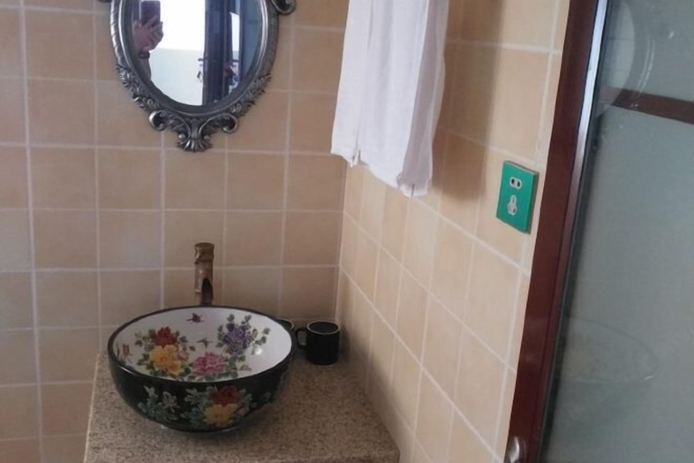 Bathroom 3, Anjiyingjun, Huzhou