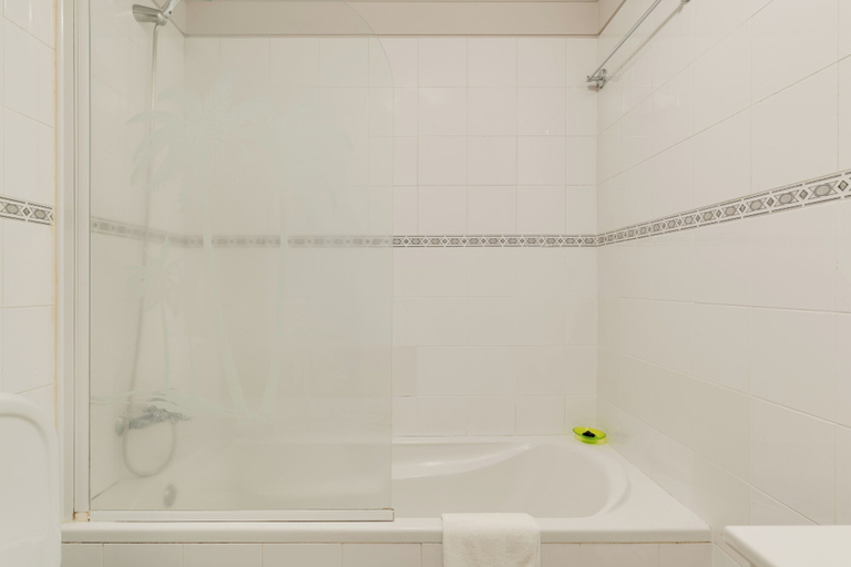 Bathroom 3, Alfa I, Machico