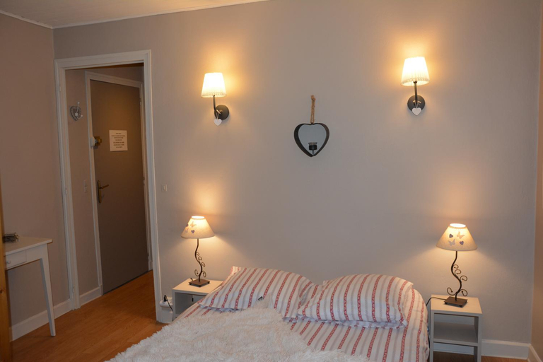 Bedroom 2, Hotel Le Central, Savoie