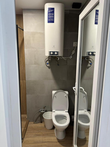 Bathroom 2, nateli sakhli, Batumi