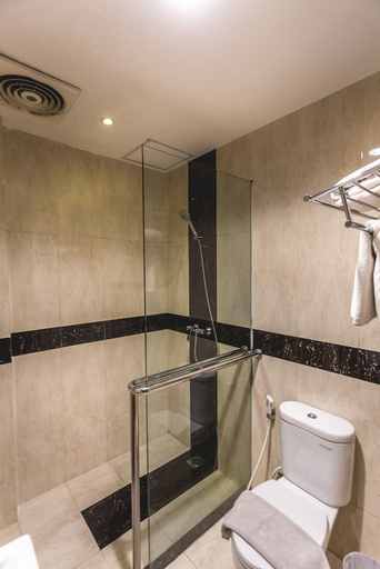Bathroom 4, Capital O 141 Fatmawati Cozy Residence, Jakarta Selatan