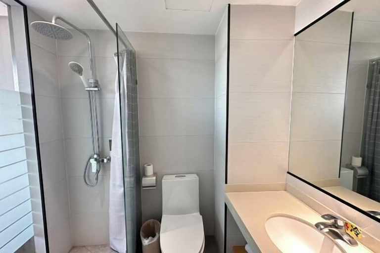 Bathroom 5, Super 8 Hotel Select (Zhenjiang Xuefu Road Store), Zhenjiang