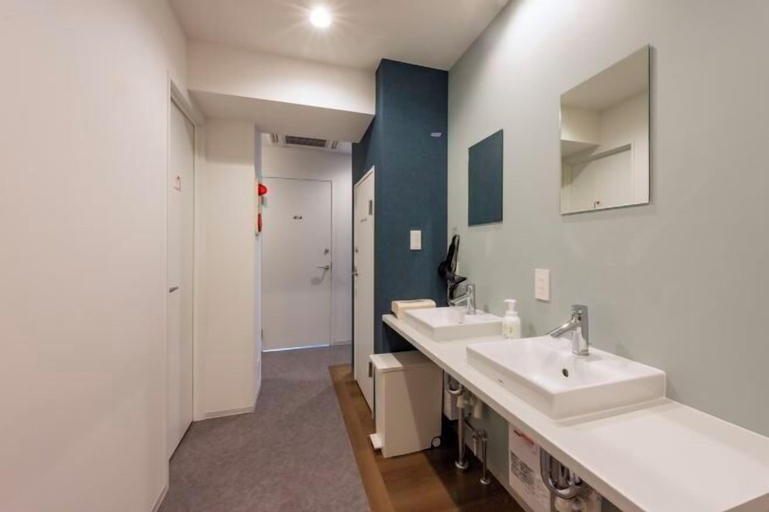 Bathroom 14
