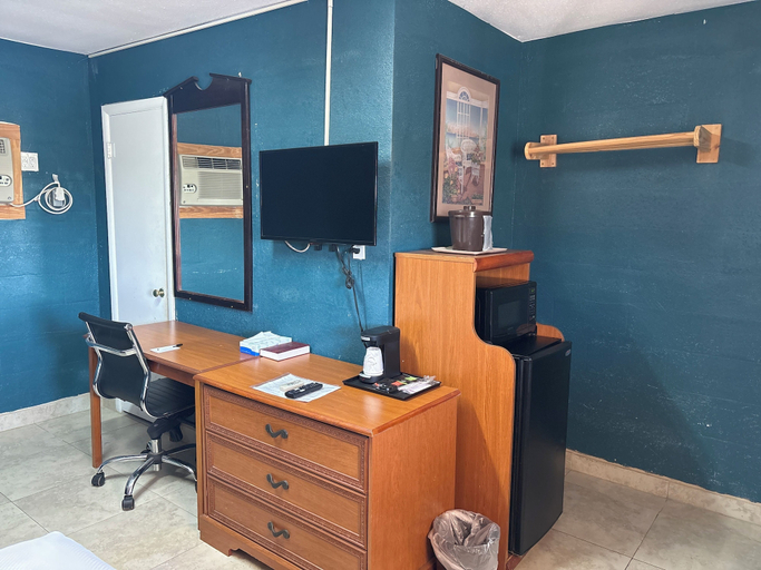 Others 5, Budget Inn, Montague