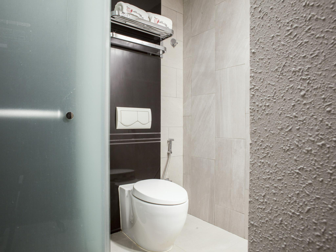 Bathroom 11