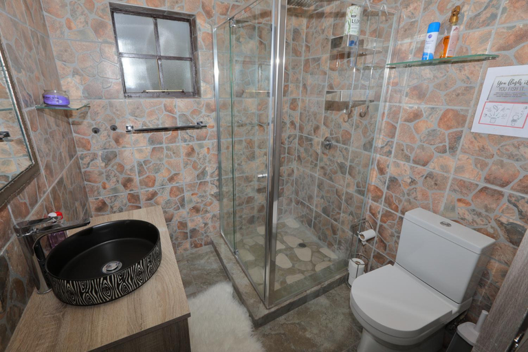 Bathroom, Oasis in the Wild @Marloth, Ehlanzeni